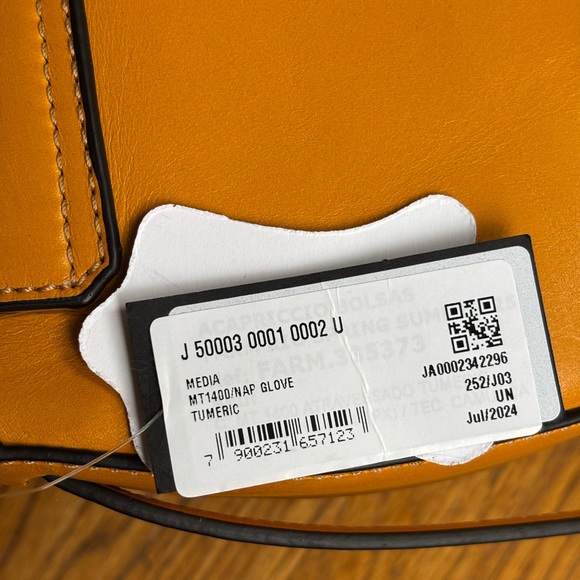 FARM Rio Yellow Shoulder Saddle Bag with Whipstitch Detail New with Tags - Picture 8 of 16